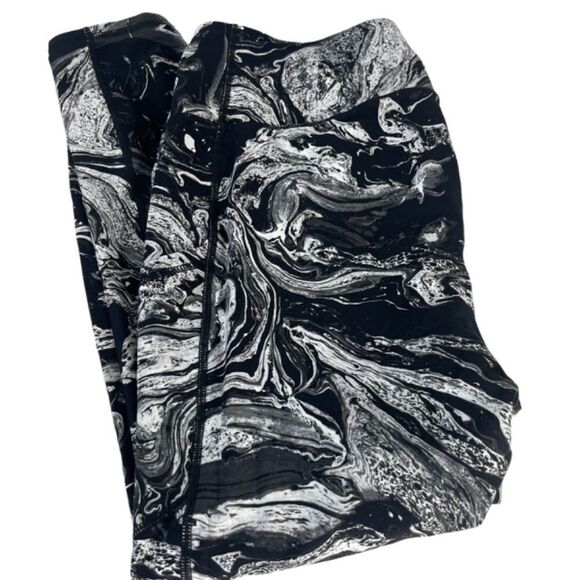 Torrid Active Black/White Marble Print Moisture Wicking Workout Leggings Sz  2X - Picture 3 of 7